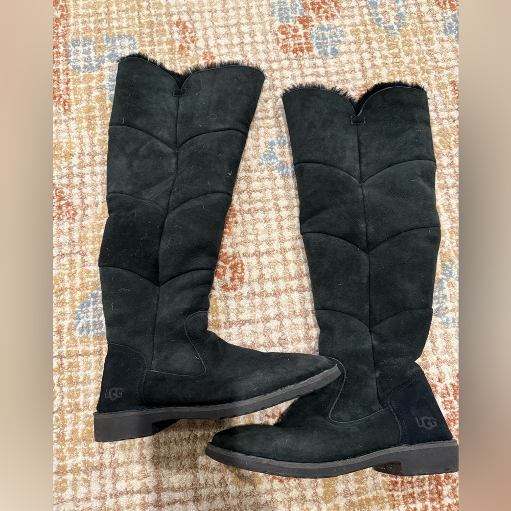 UGGS Size 9.5 - Newlike
